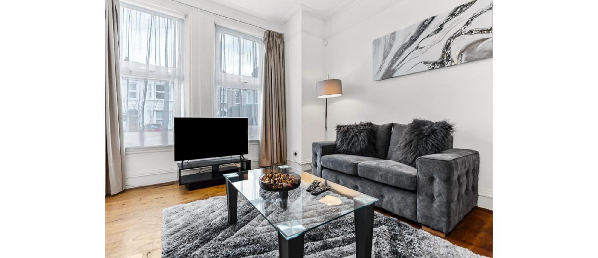City Escape: Sleek And Comfy 3 Bedroom House W/ Garden Apartment